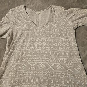 Lucky Brand Light Gray Patterned V-Neck Tee